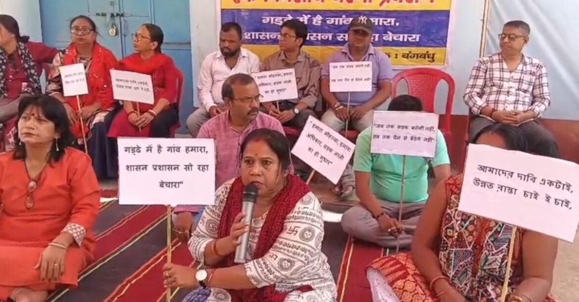 jamshedpur news parsudih sit in (1)