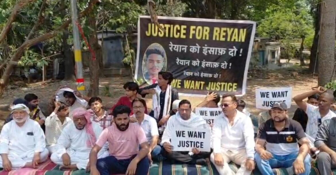 jamshedpur protest at dc office (1)