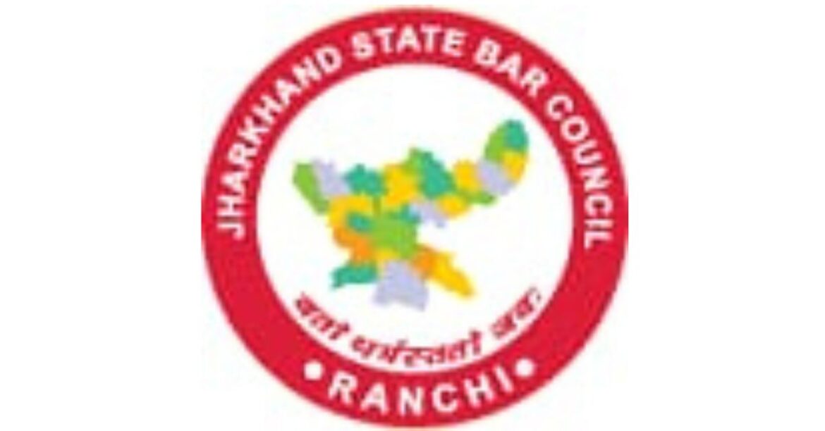 प्रथम वरीयता वोटों की गिनती पूरी हो गई है। जानें किस उम्मीदवार को कितने वोट मिले और कौन आगे चल रहा है।