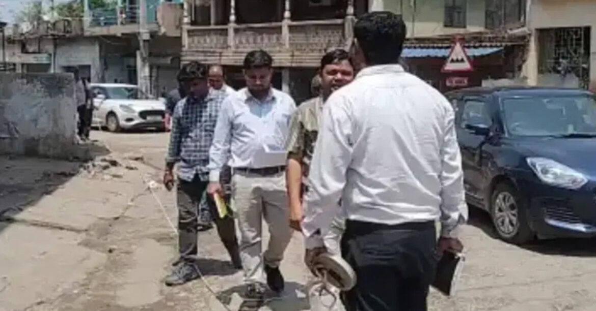 मकदमपुर रेलवे फाटक