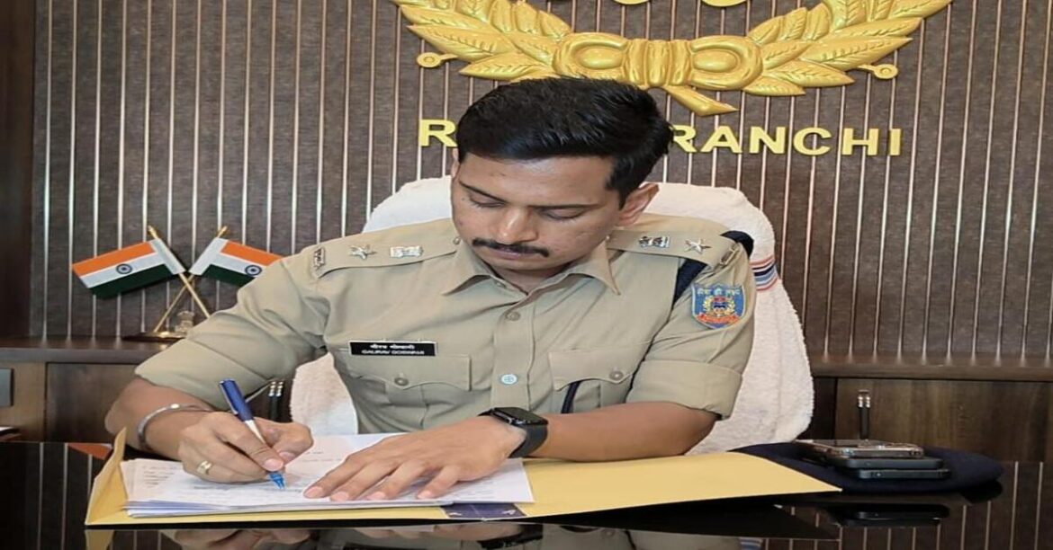 RANCHI: आईपीएस गौरव गोस्वामी ने रांची के नए ग्रामीण एसपी के रूप में पदभार ग्रहण किया, ग्रामीण इलाकों को अपराध मुक्त बनाने का करेंगे प्रयास।