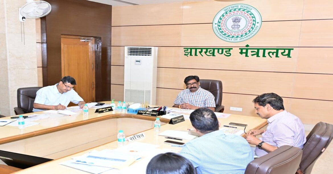 मुख्यमंत्री हेमंत सोरेन ने महिला एवं बाल विकास विभाग की समीक्षा कर मॉडल आंगनबाड़ी, बाल विवाह रोकथाम व महिला सुरक्षा पर जोर दिया।