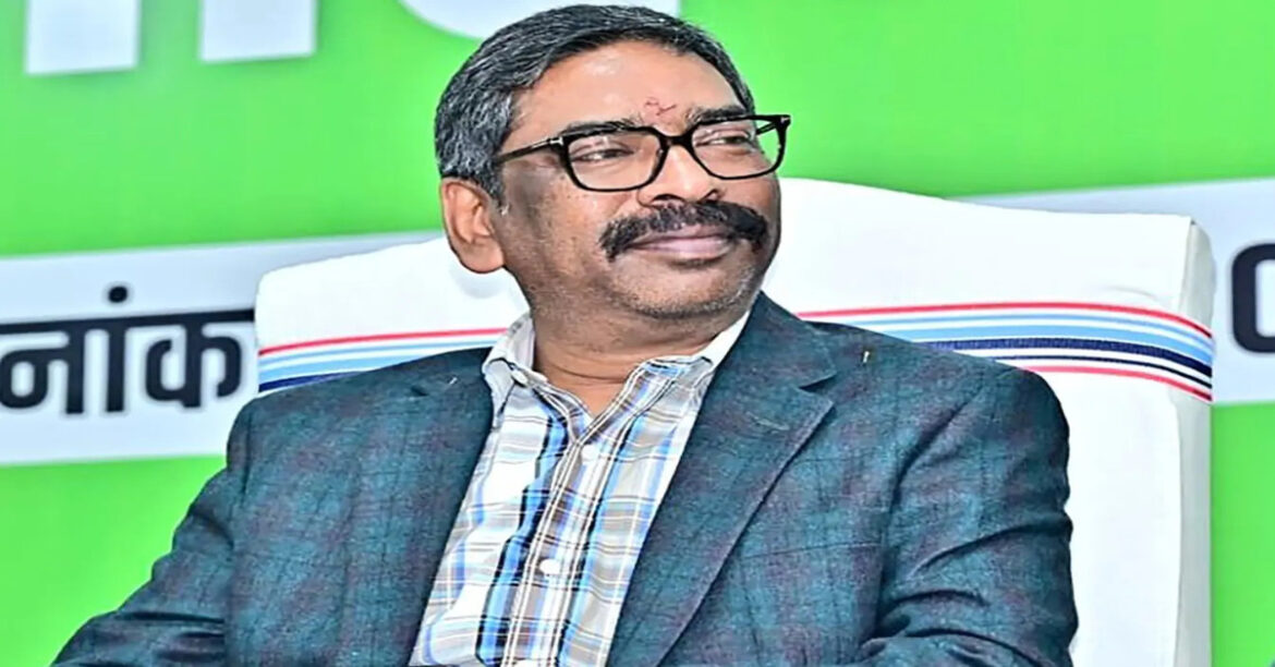 जनगणना 2027 में सरना धर्म को अलग कोड देने की मांग पर हेमंत सोरेन ने राष्ट्रपति, प्रधानमंत्री को पत्र लिखकर केंद्र से संवेदनशील निर्णय की अपील की।