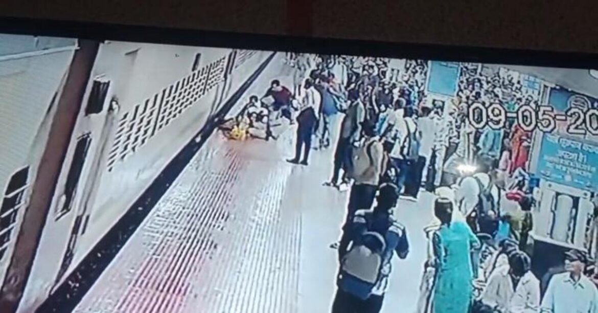 महिला यात्री की बचाई जान