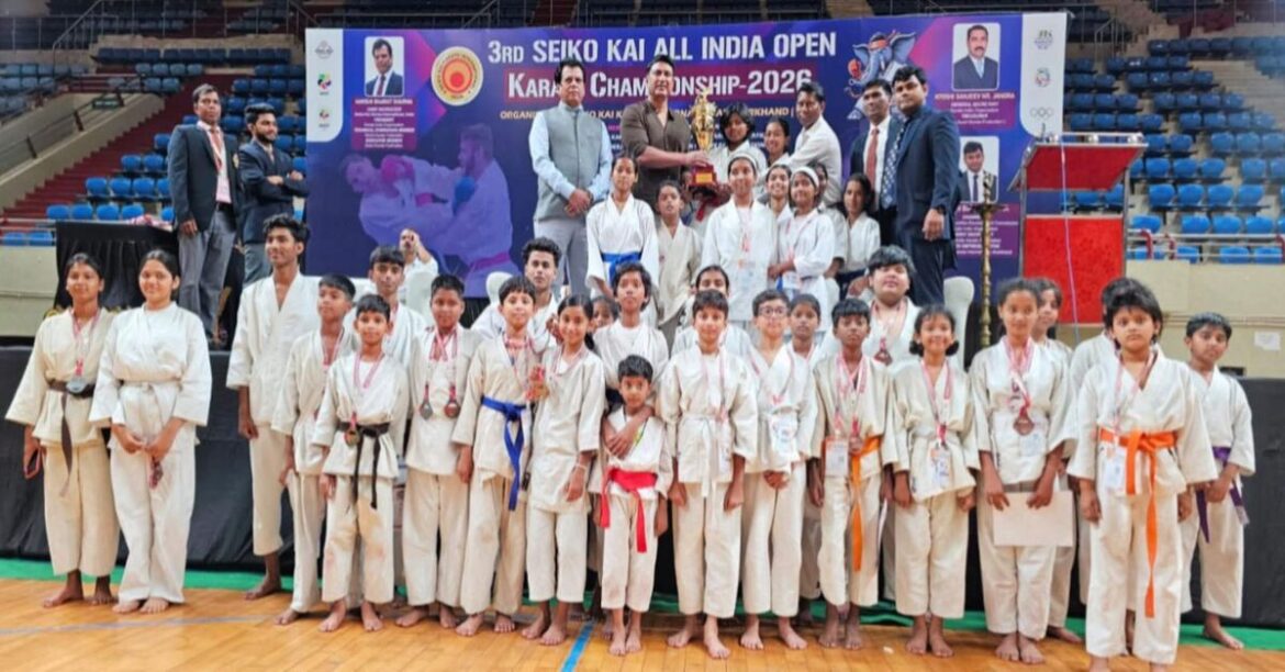 RANCHI: रांची में ऑल इंडिया कराटे चैंपियनशिप में झारखंड ने 27 स्वर्ण जीतकर ओवरऑल खिताब जीता, खिलाड़ियों का शानदार प्रदर्शन।