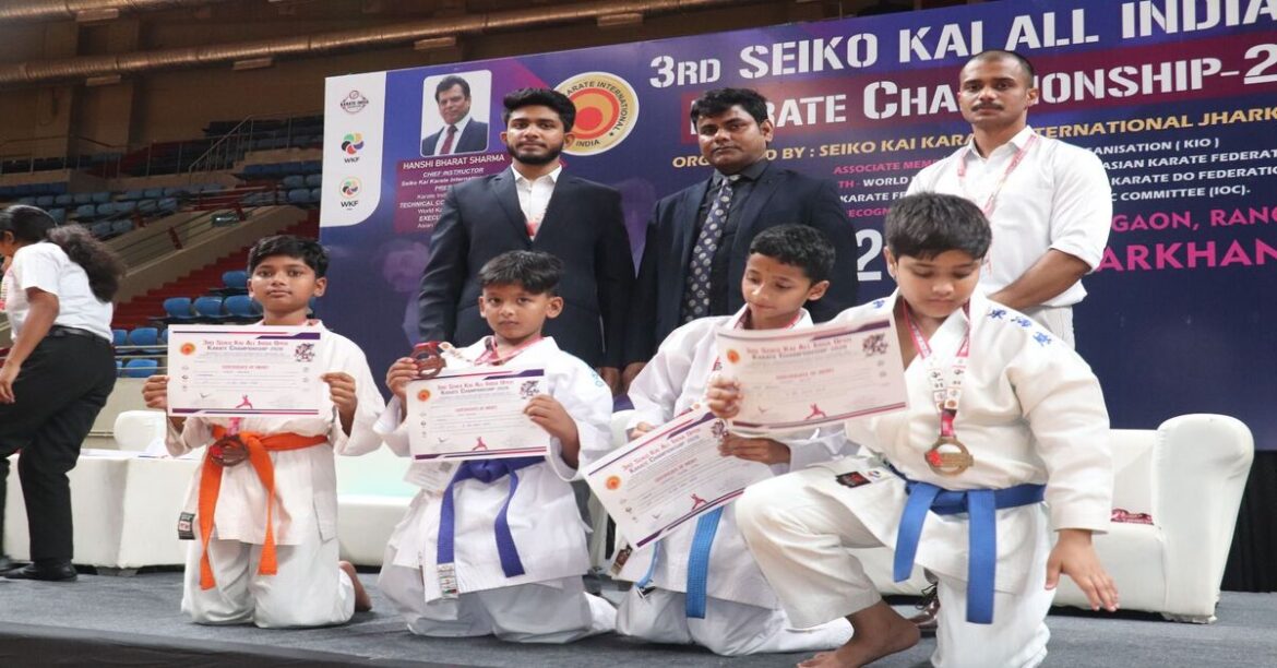रांची में ऑल इंडिया ओपन कराटे चैंपियनशिप शुरू, झारखंड ने 14 स्वर्ण पदक जीतकर बनाई बढ़त, खिलाड़ियों का शानदार प्रदर्शन।