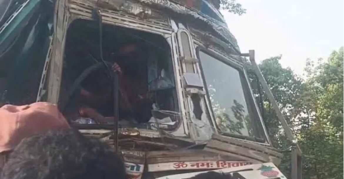 Koderma Road Accident