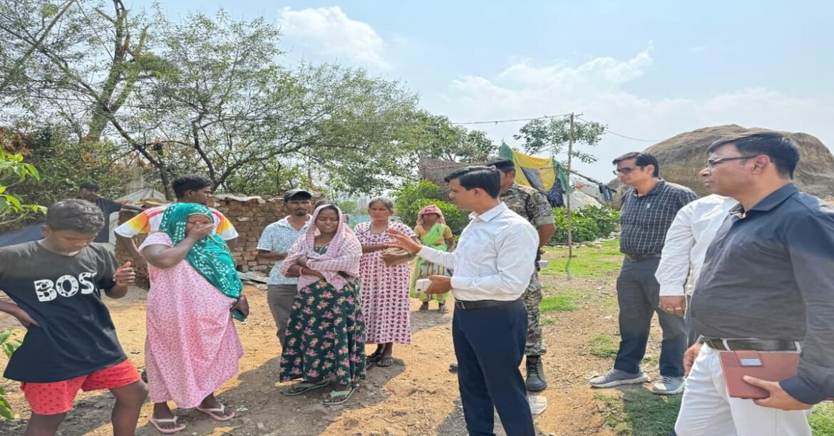 RANCHI: रांची नगर निगम ने हातमा पहाड़ और मिसिरगोंदा तालाब क्षेत्र में अतिक्रमण हटाने, सीमांकन और विकास योजनाओं को लेकर विशेष अभियान चलाया।