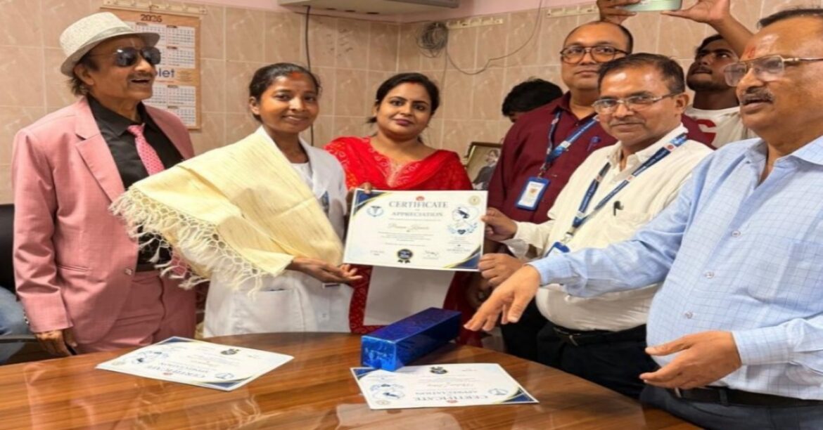 RANCHI: सदर अस्पताल रांची में अंतरराष्ट्रीय नर्स दिवस पर नर्सिंग कर्मियों को सम्मानित किया गया, सेवा भावना और समर्पण की सराहना हुई।