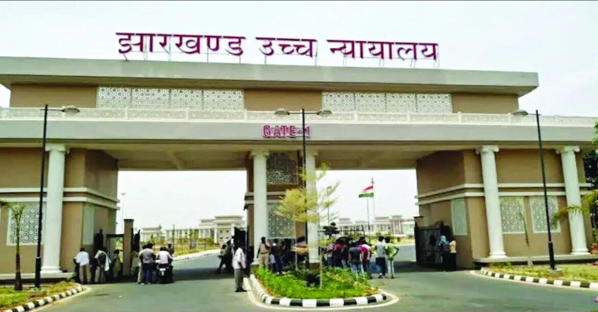 रांची के खादगड़ा जमीन विवाद में हाईकोर्ट ने महादेव उरांव को अवमानना नोटिस जारी किया; 12 मकानों को तोड़ने का मामला।