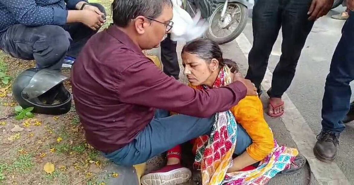 Woman Injured During Purse Snatching Incident in Jamshedpur