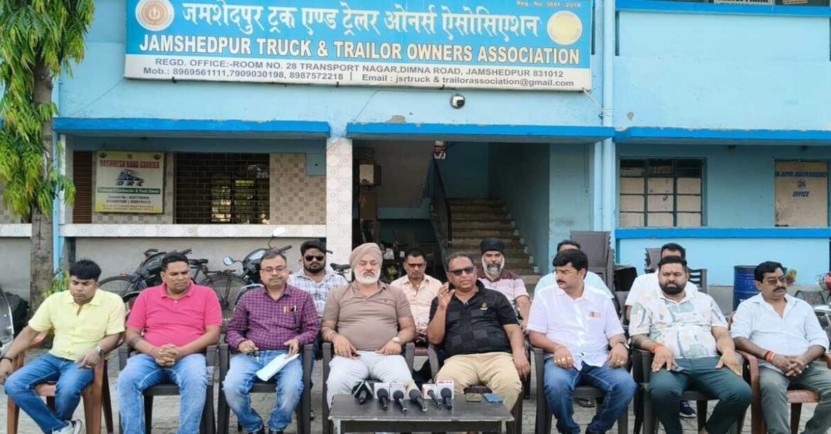 Jamshedpur Truck Owners Protest Against Illegal Tax Collection in West Bengal