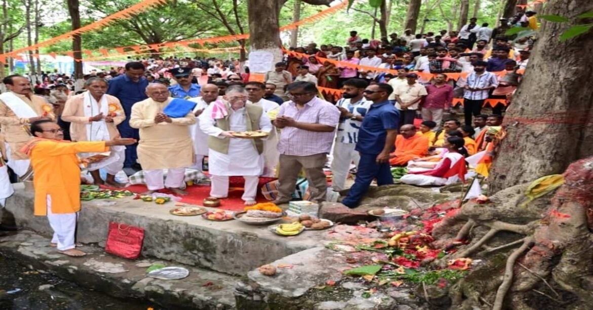 Governor Highlights Importance of Rivers in Lohardaga Event
