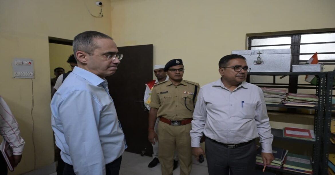 State investigation team examining documents in Bokaro Treasury Scam case