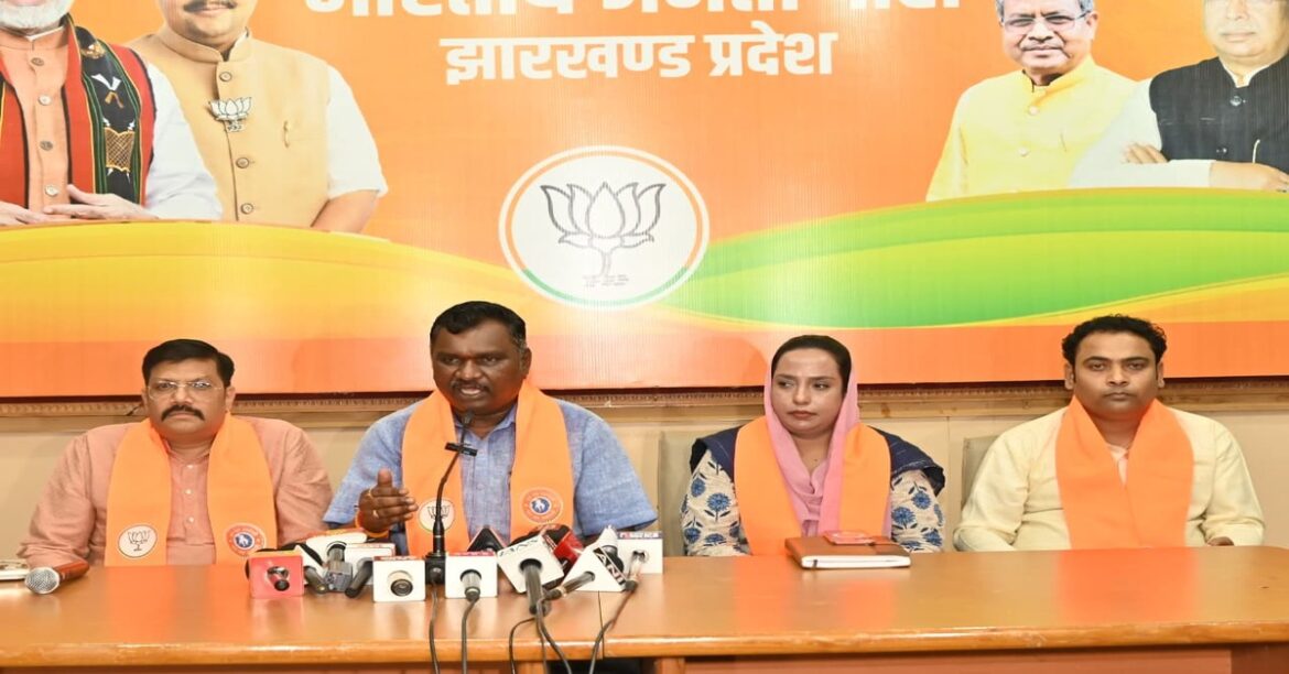 RANCHI : बेरमो की गर्भवती महिला अनीता देवी हत्याकांड में भाजपा ने मुख्य आरोपी की गिरफ्तारी, 25 लाख मुआवजा और निष्पक्ष जांच की मांग की।