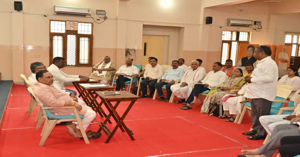 भाजपा राष्ट्रीय अध्यक्ष नितिन नवीन के झारखंड दौरे की तैयारियां अंतिम चरण में हैं। प्रदेश कार्यालय में समीक्षा बैठक आयोजित की गई।
