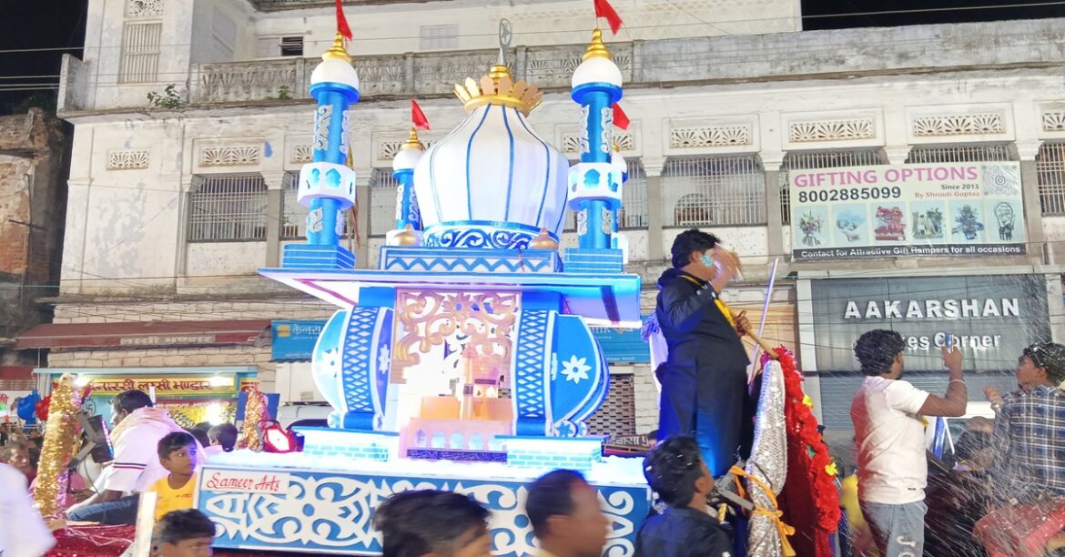 Chaibasa Muharram Procession Artists Show Amazing Stunts