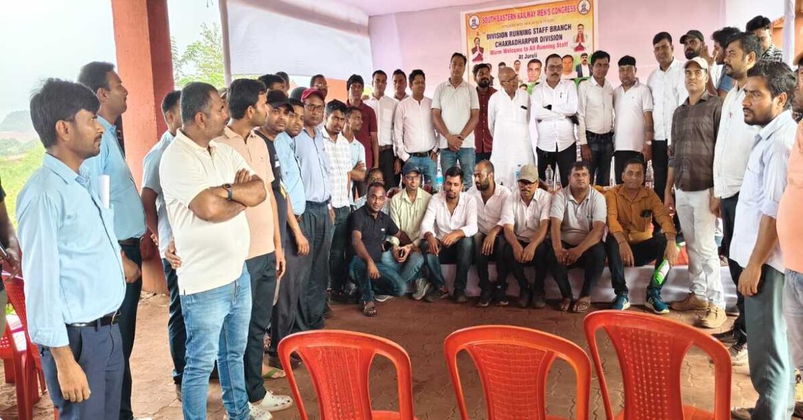 Chakradharpur Railway Employees Protest Against New Transfer Policy