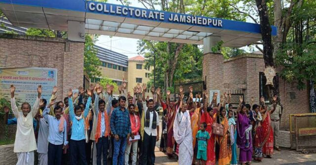 jamshedpur dc office protest