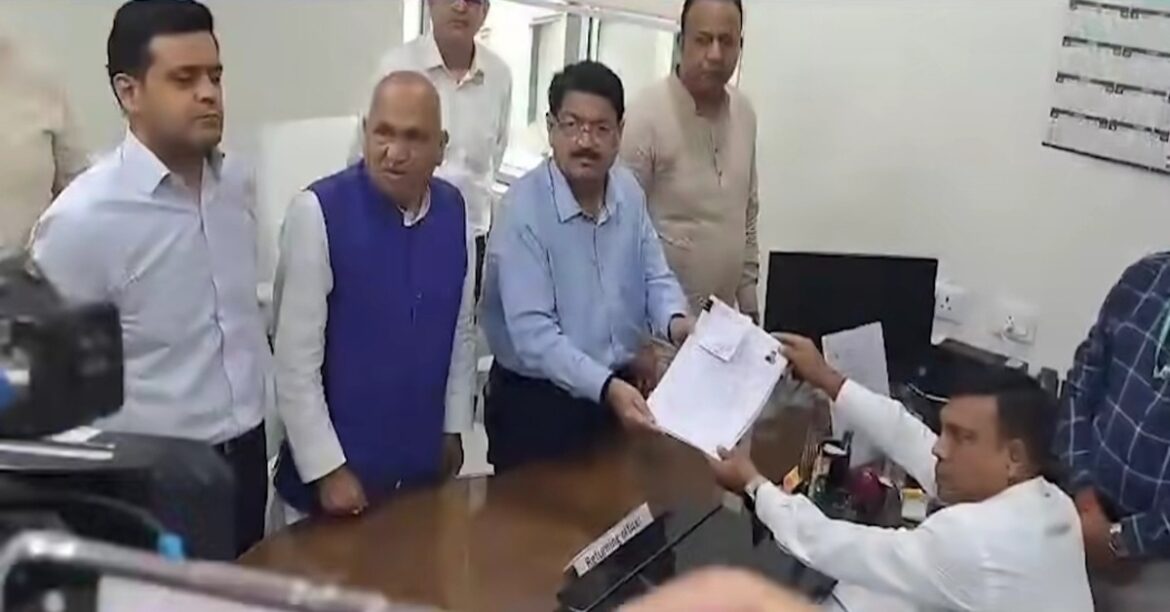 Political leaders during the Rajya Sabha nomination process involving Parimal Nathwani in Jharkhand