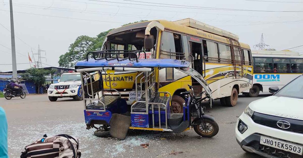 Chaibasa E-Rickshaw Bus Accident