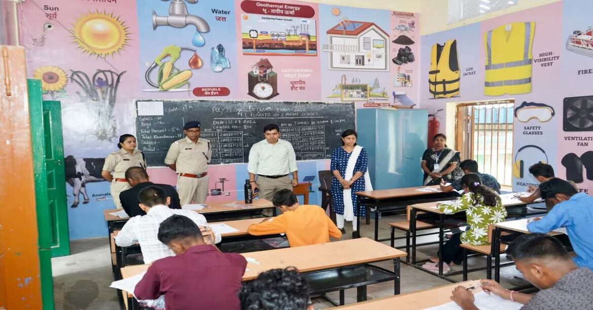 Chaibasa News: Deputy Commissioner Conducts Surprise Inspection of Polytechnic Entrance Exam