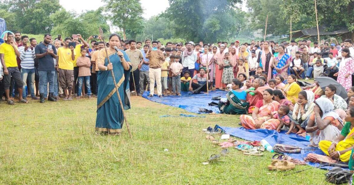 Tribal community in West Singhbhum announces trade restrictions and plans to install a No Entry board outside the village