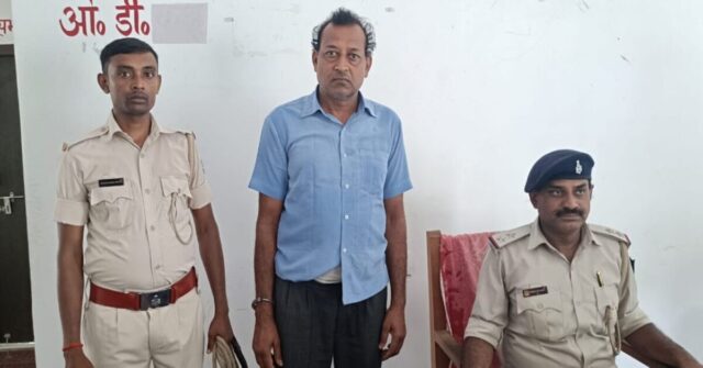 कमलपुर में कारोबारी गिरफ्तार (2)