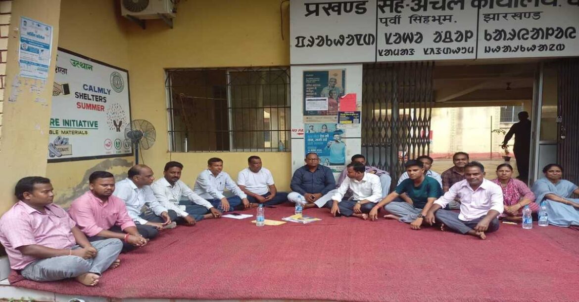 Ghatshila CI Assault Case: Circle Staff Black Badge Protest