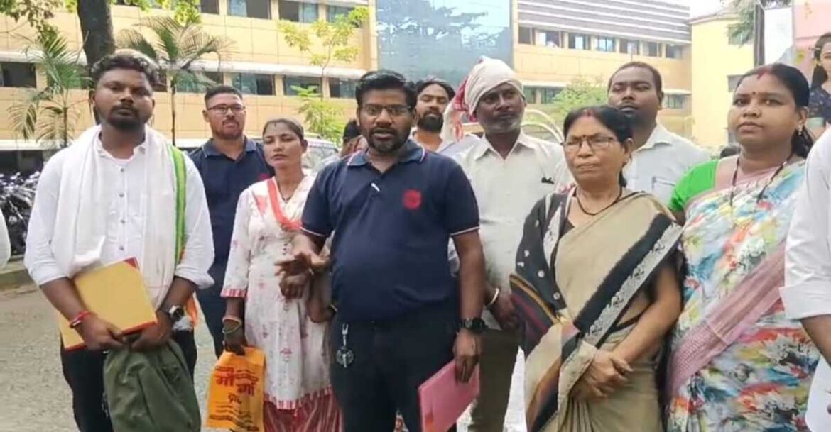 jamshedpur dc office protest (1)