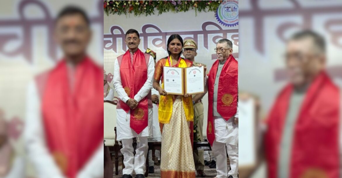 Akanksha Kumari Ranchi University Topper Gold Medal