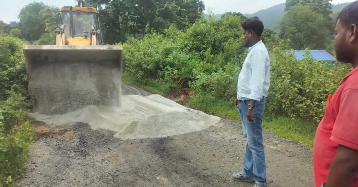 Kowali Dumaria main road repair work started in Jamshedpur